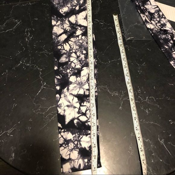 Lululemon Size 4 - Picture 6 of 6